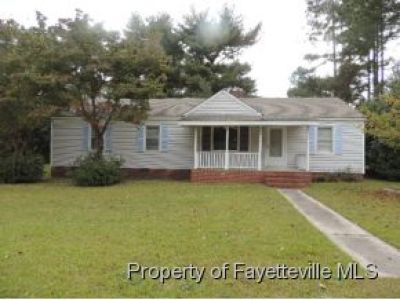 125 Prince Charles St Red Springs, NC 28377